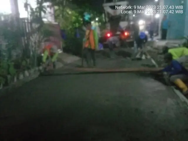 Diduga Tak Sesuai Spek, Betonisasi di RT 03/11 Kelurahan Curug Kulon "LSM Geram minta di Coring" Diduga Tak Sesuai Spek, Betonisasi di RT 03/11 Kelurahan Curug Kulon "LSM Geram minta di Coring"