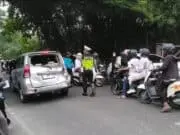 Akibat Rem Blong, Truk Tangki Tabrak Empat Mobil Dan Dua Motor Akibat Rem Blong, Truk Tangki Tabrak Empat Mobil Dan Dua Motor
