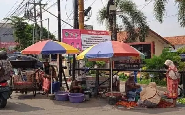 Mantri Pd Pasar: Para Pedagang Dibahu Jalan Sepatan Bakal Ditertibkan Mantri Pd Pasar: Para Pedagang Dibahu Jalan Sepatan Bakal Ditertibkan