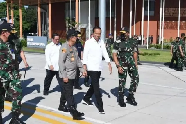 Idul Fitti Dua Pekan Lagi, Presiden Joko Widodo Tinjau Pelabuhan Merak Idul Fitti Dua Pekan Lagi, Presiden Joko Widodo Tinjau Pelabuhan Merak