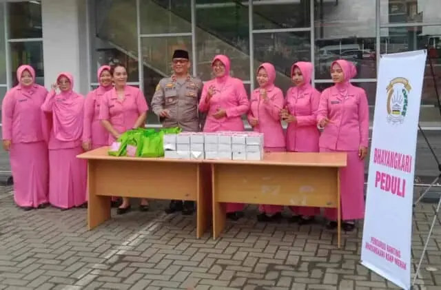 Bhayangkari Ranting KSKP Merak Di Bulan Suci Ramadhan Berbagi Berkah Berbuka Puasa Bhayangkari Ranting KSKP Merak Di Bulan Suci Ramadhan Berbagi Berkah Berbuka Puasa
