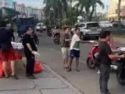 Jelang Buka puasa, Management Trenz Club’ Turun Kejalan Berbagi Takjil Jelang Buka puasa, Management Trenz Club' Turun Kejalan Berbagi Takjil