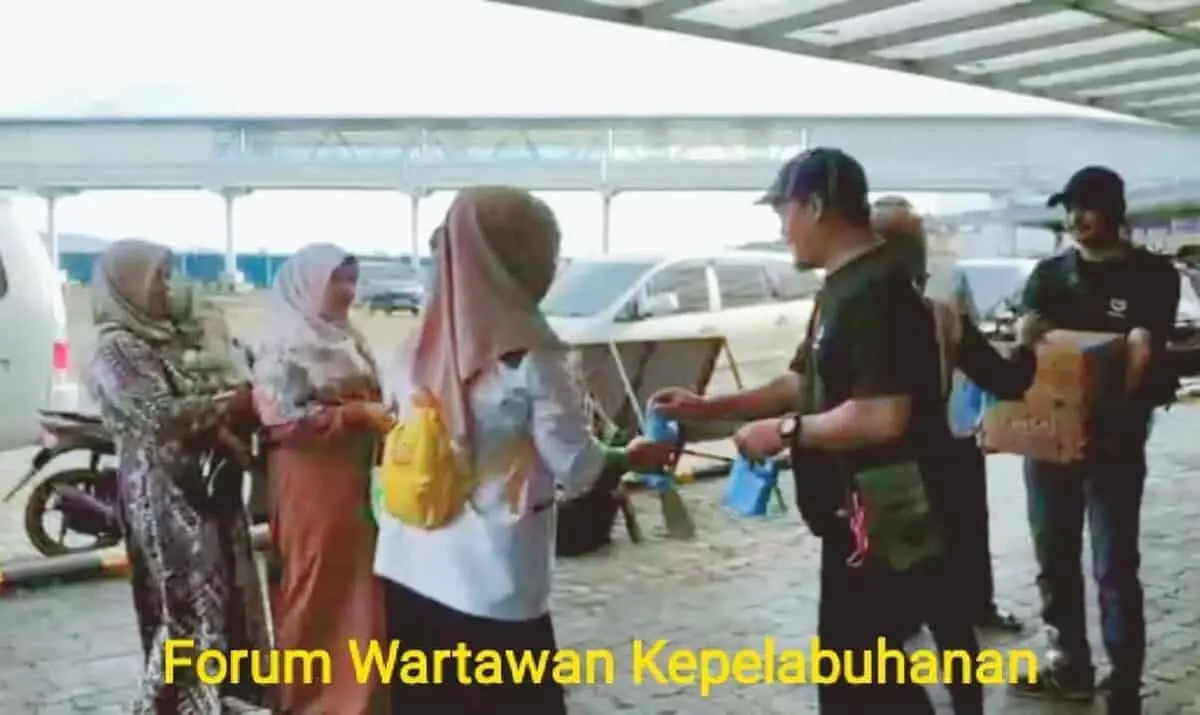 Forum Wartawan Kepelabuhanan Barbagi Takjil Dibulan Ramadhan Forum Wartawan Kepelabuhanan Barbagi Takjil Dibulan Ramadhan