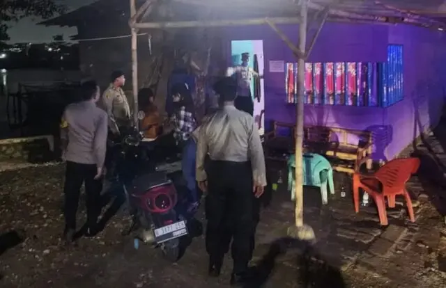 Razia Warung Remang-remang Situ Bulakan Kota Tangerang, Tiga Wanita Diangkut Razia Warung Remang-remang Situ Bulakan Kota Tangerang, Tiga Wanita Diangkut