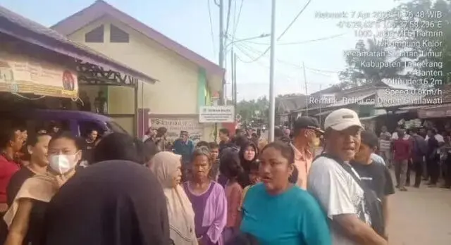 Warga Keluhkan Pengurukan Tanah di Jalan MH Thamrin kampung Kelor Sepatan Timur Warga Keluhkan Pengurukan Tanah di Jalan MH Thamrin kampung Kelor Sepatan Timur