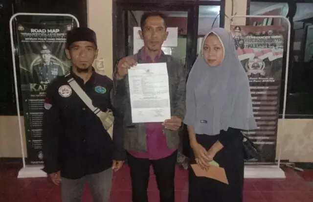 Anggota LSM Geram Banten Kawal Seorang Istri di Rawa kidang Lapor Polisi Korban KDRT Anggota LSM Geram Banten Kawal Seorang Istri di Rawa kidang Lapor Polisi Korban KDRT