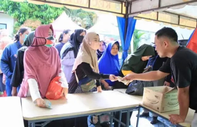 Bazar Murah di Kecamatan Neglasari Diserbu Warga, Beras 5kg Plus Minyak Goreng Dibandrol Rp56 Ribu