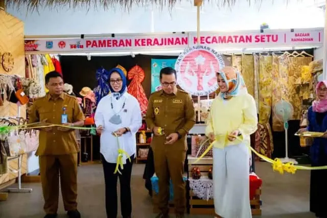 Dukung Produk Lokal, Pilar Saga Ichsan Buka Ajang Pameran Kerajinan Dukung Produk Lokal, Pilar Saga Ichsan Buka Ajang Pameran Kerajinan