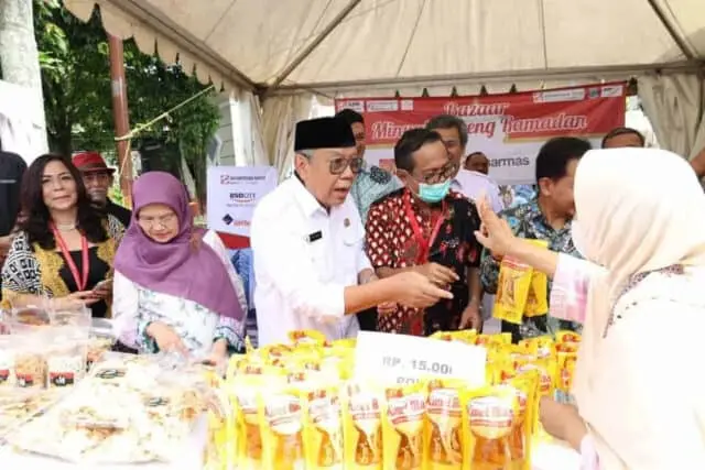 Disambut Antusiasme Ribuan Warga, Wali Kota Benyamin Buka Bazar Ramadan Disambut Antusiasme Ribuan Warga, Wali Kota Benyamin Buka Bazar Ramadan