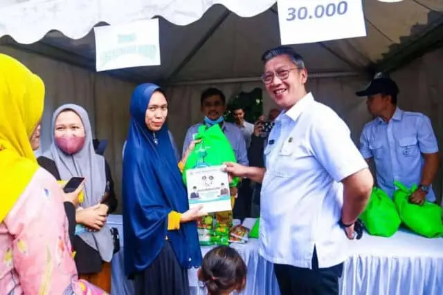 Sekda Bambang Buka Bazar Ramadan di Kecamatan Setu Tangsel Sekda Bambang Buka Bazar Ramadan di Kecamatan Setu Tangsel