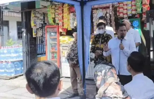 Arief Resmikan Warung Rakyat Berbasis Digital: Pesan Diaplikasi, Ambil dan Bayar Arief Resmikan Warung Rakyat Berbasis Digital: Pesan Diaplikasi, Ambil dan Bayar