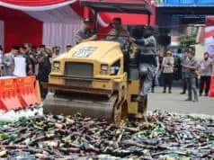 16.242 Miras dan 5.450 Butir Obat Obatan Terlarang Dimusnahkan Polres Metro Tangerang Kota 16.242 Miras dan 5.450 Butir Obat Obatan Terlarang Dimusnahkan Polres Metro Tangerang Kota