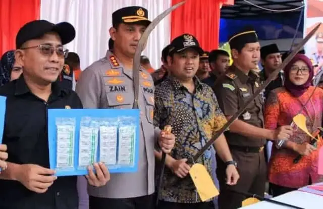 Polisi Sita Berbagai Senjata Tajam dari 10 Pelaku Tawuran Selama Ramadan 1444 H Polisi Sita Berbagai Senjata Tajam dari 10 Pelaku Tawuran Selama Ramadan 1444 H