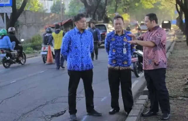Wali Kota Tangerang Perintahkan Dimana Ada Jalan Rusak Segera Perbaiki Wali Kota Tangerang Perintahkan Dimana Ada Jalan Rusak Segera Perbaiki