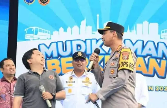 Kapolres Sapa Pemudik Gratis Kemenhub RI di Terminal Poris Plawad, Motornya Dititip di Kantor Polisi Kapolres Sapa Pemudik Gratis Kemenhub RI di Terminal Poris Plawad, Motornya Dititip di Kantor Polisi