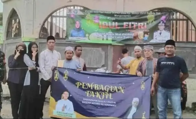 Pemdes Kampung Melayu Barat dan DKM Almarwah Gelar bagi Takjil Gratis Pemdes Kampung Melayu Barat dan DKM Almarwah Gelar bagi Takjil Gratis