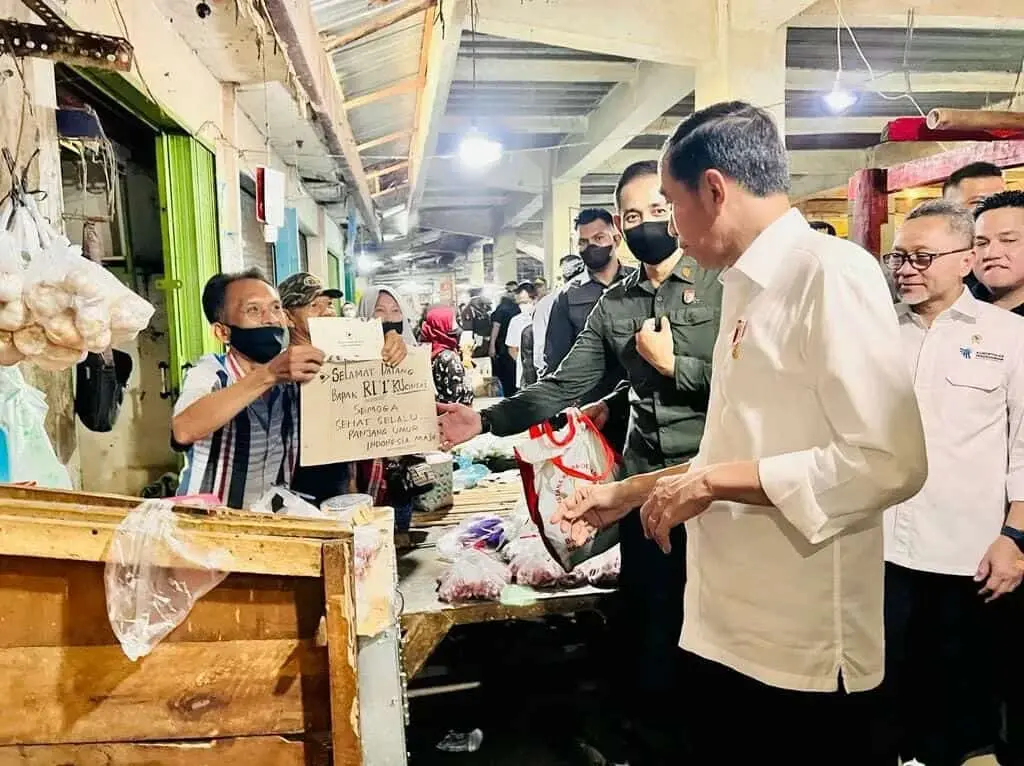Kunjungi Pasar Natar Lampung, Presiden Tinjau Harga Komoditas Pangan Kunjungi Pasar Natar Lampung, Presiden Tinjau Harga Komoditas Pangan