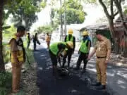 UPTD Jalan dan Jembatan Wilayah IV Lakukan Pemeliharaan Jalan di 11 Titik