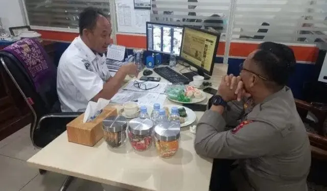 POKSEK KSKP MERAK DAN ASDP CARI SOLUSI PARA PEDAGANG BERJUALAN DI AREA PELABUHAN POKSEK KSKP MERAK DAN ASDP CARI SOLUSI PARA PEDAGANG BERJUALAN DI AREA PELABUHAN