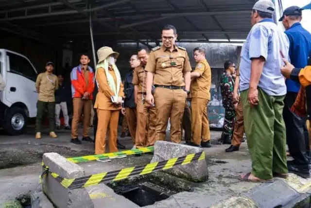 Tinjau Genangan di Jalan Raya Ceger, Pilar: Bulan Ini Dilakukan Perbaikan Fisik Tinjau Genangan di Jalan Raya Ceger, Pilar: Bulan Ini Dilakukan Perbaikan Fisik
