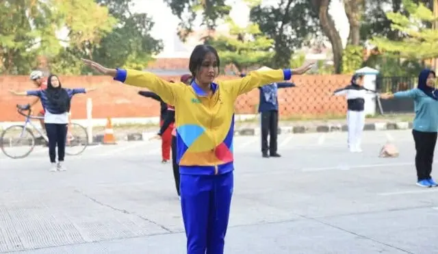 Masyarakat Kota Tangerang di Ajak Hidup Sehat dengan Berolahraga Masyarakat Kota Tangerang di Ajak Hidup Sehat dengan Berolahraga