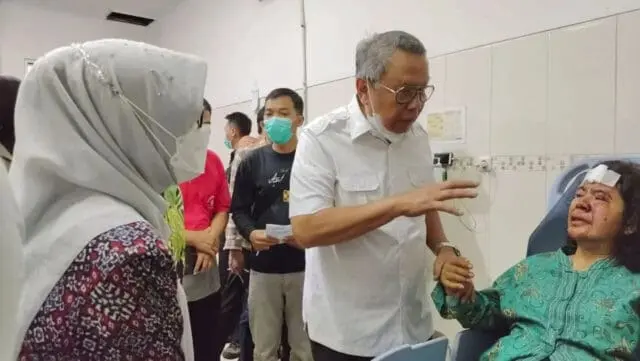 Warganya Alami Kecelakaan di Guci Tegal, Benyamin Perintahkan Dinkes Segera Kirim Tim Medis Warganya Alami Kecelakaan di Guci Tegal, Benyamin Perintahkan Dinkes Segera Kirim Tim Medis