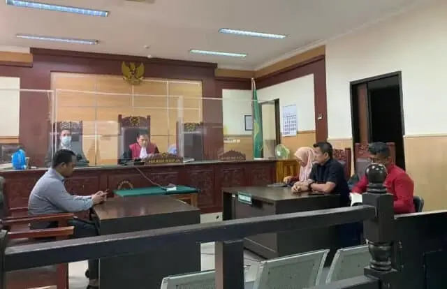 Tok! PN Tangerang Tolak Praperadilan Tersangka Mafia Tanah Sutrisno Lukito Tok! PN Tangerang Tolak Praperadilan Tersangka Mafia Tanah Sutrisno Lukito Disastro. Rabu (17/5). Foto Pelitabanten.com