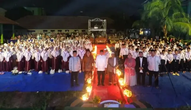 Sekda Membuka Pagelaran Seni Akbar Pondok Pesantren EI Huda Sukabakti Sekda Membuka Pagelaran Seni Akbar Pondok Pesantren EI Huda Sukabakti