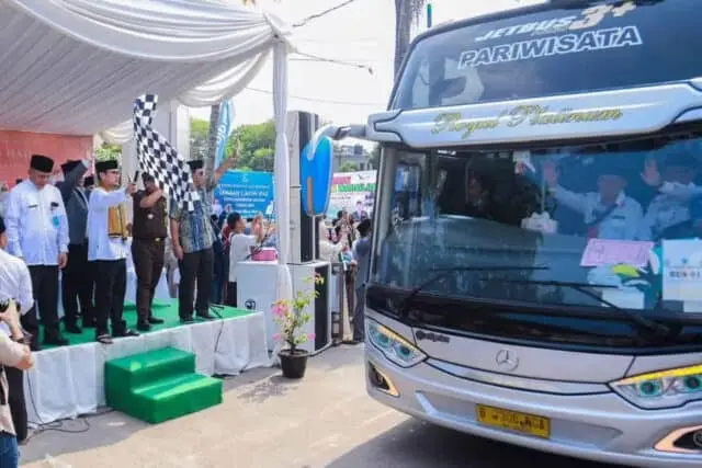 Pilar Lepas Keberangkatan 385 Calon Jemaah Haji dari Tangsel Pilar Lepas Keberangkatan 385 Calon Jemaah Haji dari Tangsel