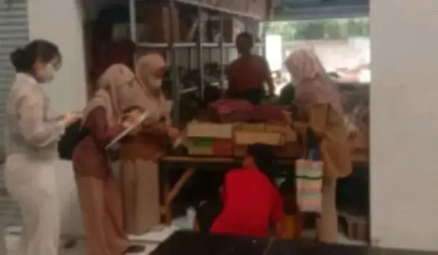 BPOM Sidak Pasar Kemiri, Temukan Jenis Kue Mangkok Di Duga Bahan Kimia, Foto. Pelitabanten.com. (Istimewa) BPOM Sidak Pasar Kemiri, Temukan Jenis Kue Mangkok Di Duga Bahan Kimia, Foto. Pelitabanten.com. (Istimewa)