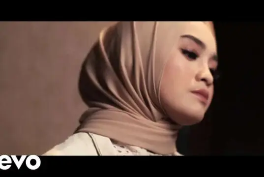 Lirik Lagu Menghargai Kata Rindu – Salma Salsabil Lirik Lagu Menghargai Kata Rindu - Salma Salsabil