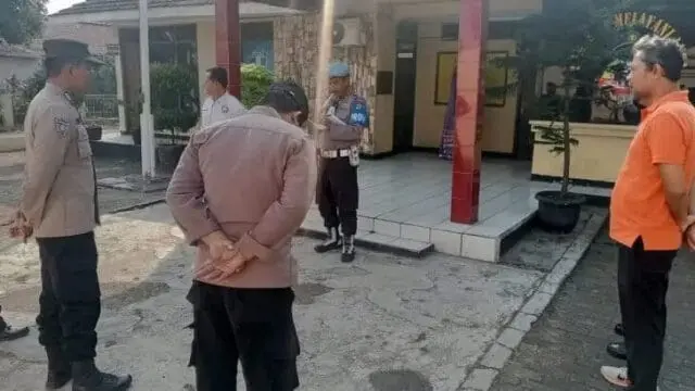 Kapolsek Rajeg dan Kanit Intelkam Pimpin Apel Pagi dan Berikan Arahan Kepada Anggota, Foto. (Istimewa) Kapolsek Rajeg dan Kanit Intelkam Pimpin Apel Pagi dan Berikan Arahan Kepada Anggota, Foto. (Istimewa)
