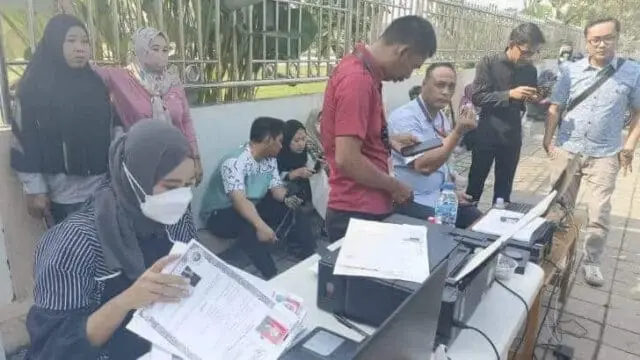 Anggota Sat Intelkam Polresta Tangerang Melaksanakan Pelayanan Penerbitan SKCK, Foto (Istimewa) Anggota Sat Intelkam Polresta Tangerang Melaksanakan Pelayanan Penerbitan SKCK, Foto (Istimewa)