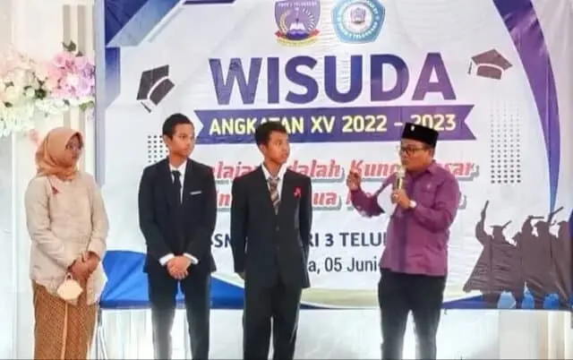 H Kholid Ismail Support Guru dan Siswa Terbaik SMP Negeri 3 Teluknaga, Foto. (Istimewa) H Kholid Ismail Support Guru dan Siswa Terbaik SMP Negeri 3 Teluknaga, Foto. (Istimewa)