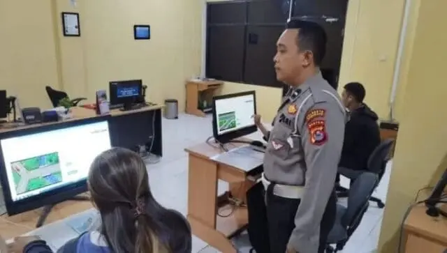 Kren! Satlantas Polresta Tangerang Gelar Bimbingan Teori Gratis Pembuatan SIM Kren! Satlantas Polresta Tangerang Gelar Bimbingan Teori Gratis Pembuatan SIM