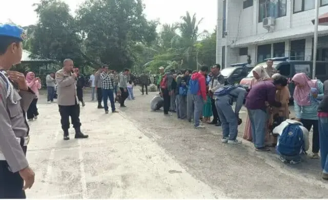 Polisi Pulangkan 19 Pelajar Terduga Pelaku Tawuran ke Orang tuanya Polisi Pulangkan 19 Pelajar Terduga Pelaku Tawuran ke Orang tuanya