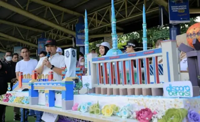 Wow! Kue Ultah Berbobot 270 Kilogram Dibagikan untuk Warga Kota Tangerang Wow! Kue Ultah Berbobot 270 Kilogram Dibagikan untuk Warga Kota Tangerang