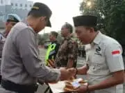 Beri Penghargaan, Polres Metro Tangerang Kota Tekankan Pentingnya Satkamling