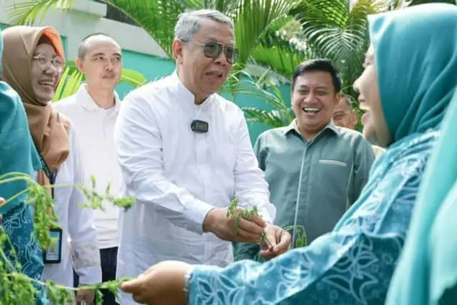 Hadiri Gerakan Menanam Sejuta Pohon Kelor, Benyamin: Banyak Manfaat dan Penting untuk Ketahanan Pangan Hadiri Gerakan Menanam Sejuta Pohon Kelor, Benyamin: Banyak Manfaat dan Penting untuk Ketahanan Pangan