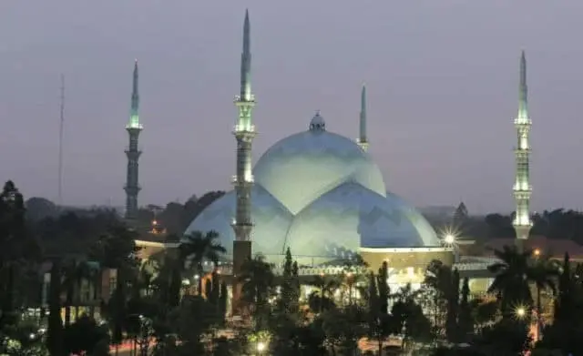 Sholat Idul Adha 1444 Hijriah, Masjid Raya Al-Azhom Siap Tampung Ribuan Jamaah