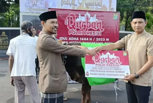 Polisi Salurkan 68 Hewan Kurban, Bantuan Kapolri Diserahkan ke-Ponpes di Tangerang Polisi Salurkan 68 Hewan Kurban, Bantuan Kapolri Diserahkan ke-Ponpes di Tangerang