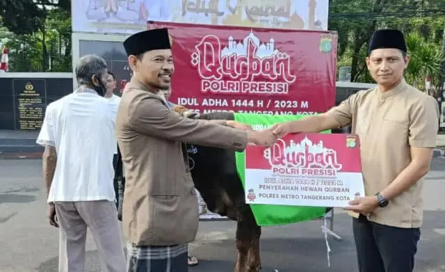 Polisi Salurkan 68 Hewan Kurban, Bantuan Kapolri Diserahkan ke-Ponpes di Tangerang Polisi Salurkan 68 Hewan Kurban, Bantuan Kapolri Diserahkan ke-Ponpes di Tangerang