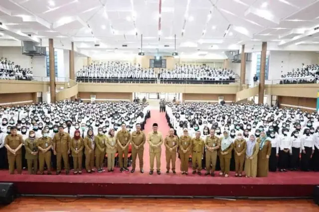 Lantik 1.104 PPPK Tenaga Kesehatan, Benyamin: Patuhi Aturan, dan Jaga Etika Lantik 1.104 PPPK Tenaga Kesehatan, Benyamin: Patuhi Aturan, dan Jaga Etika