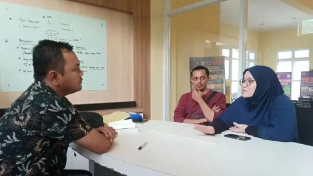Melayani Dengan Humanis, Bripka Ricky Menjadi Petugas Konsultasi Hukum, Foto. (Istimewa) Melayani Dengan Humanis, Bripka Ricky Menjadi Petugas Konsultasi Hukum, Foto. (Istimewa)
