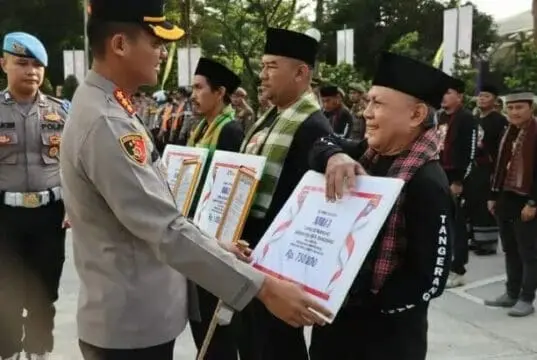 Kapolresta Tangerang KOMBESPOL Dr.Sigit Dany Setiyono, S.H., S.I.K., M.Sc.Eng. memimpin apel Ketua satuan keamanan lingkungan, Foto. (Istimewa)