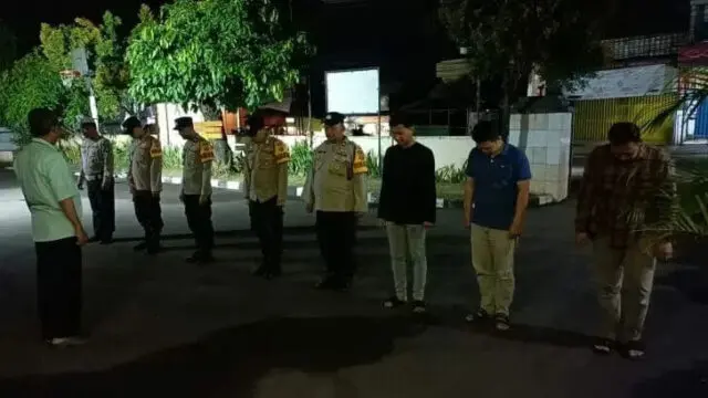 Pawas Polsek Pasar Kemis Polresta Tangerang Gelar Apel Malam dipimpin oleh Kanit Intelkam selaku Pawas Iptu Rohyadi di Mapolsek Pasar kemis, Foto. Pelitabanten.com.(Istimewa)