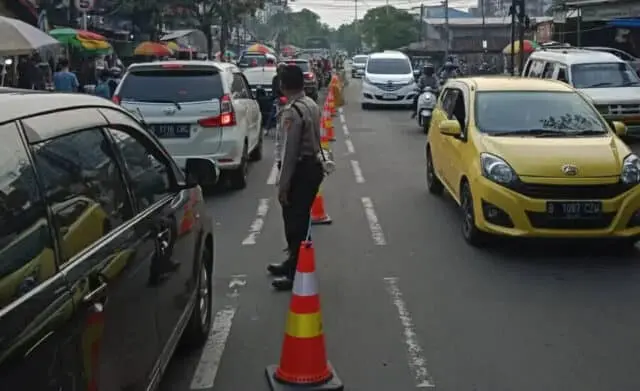 Polisi Klaim Tak ada lagi Macet di Jalan M. Thoha depan PT Panarub Industry, Ini Dia Rekayasanya Polisi Klaim Tak ada lagi Macet di Jalan M. Thoha depan PT Panarub Industry, Ini Dia Rekayasanya