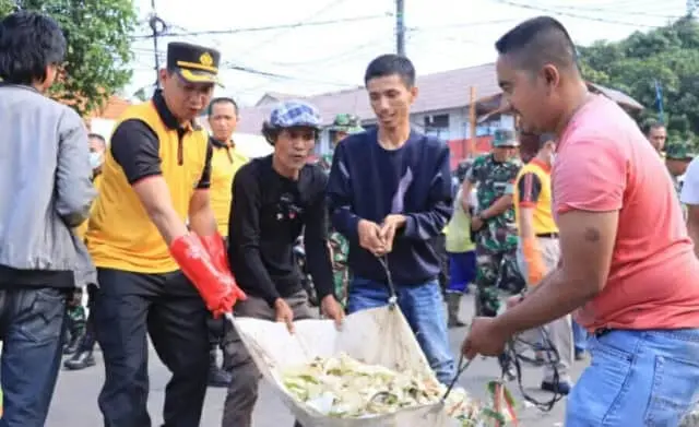Polres Metro Tangerang Kota Gagas Bersih-bersih Pasar Anyar Polres Metro Tangerang Kota Gagas Bersih-bersih Pasar Anyar