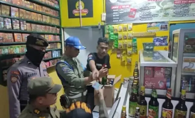Gelar Operasi Yustisi Satpol PP Gelar Tempat Usaha Depot Jamu Satpol PP) Kabupaten Tangerang melaksanakan tempat usaha Depot Jamu di lima kecamatan, Foto. (Istimewa)