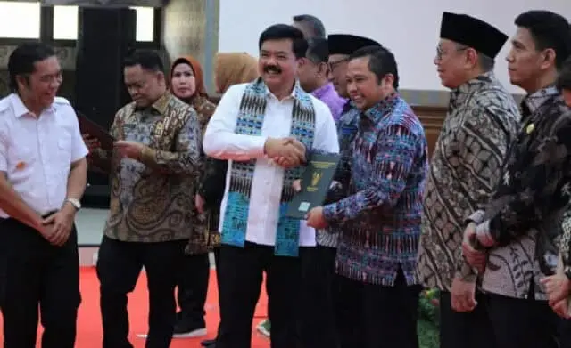 75 Sertifikat Tanah Milik Pemkot Tangerang Diserahkan Menteri ATR/BPN 75 Sertifikat Tanah Milik Pemkot Tangerang Diserahkan Menteri ATR/BPN